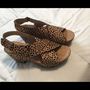 Cheetah wedges NWOT